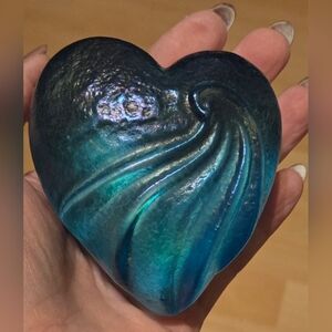 Vintage Robert Held Art Glass Irridescent Aqua Blue Heart Paperweight Figurine